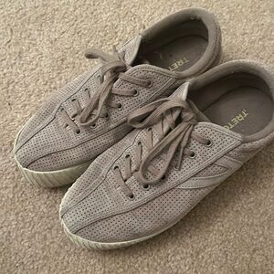 Tretorn neutral perforated platform sneaker